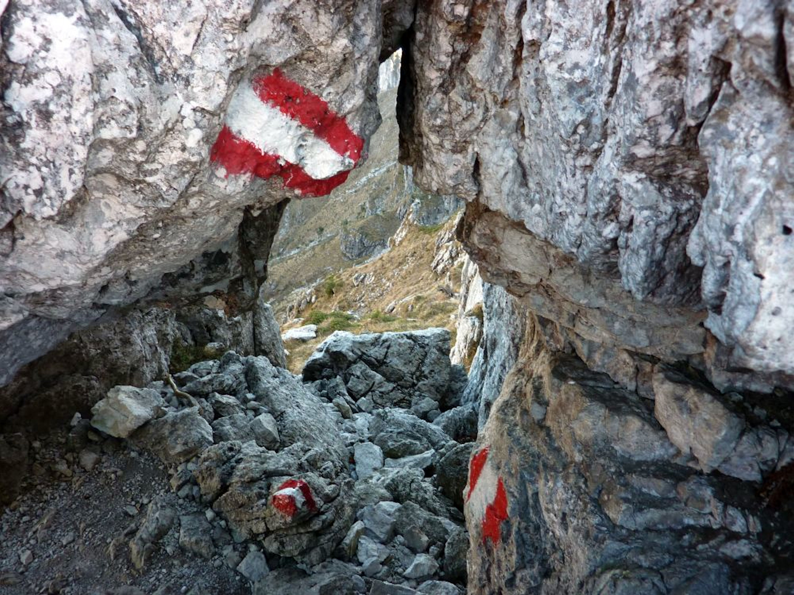 Monte Alben - Passaggio nella cavità