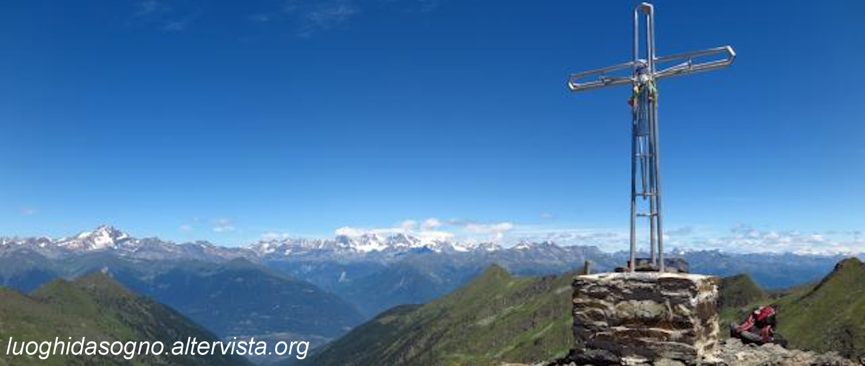 Croce di vetta e panorama dal Pizzo Zerna