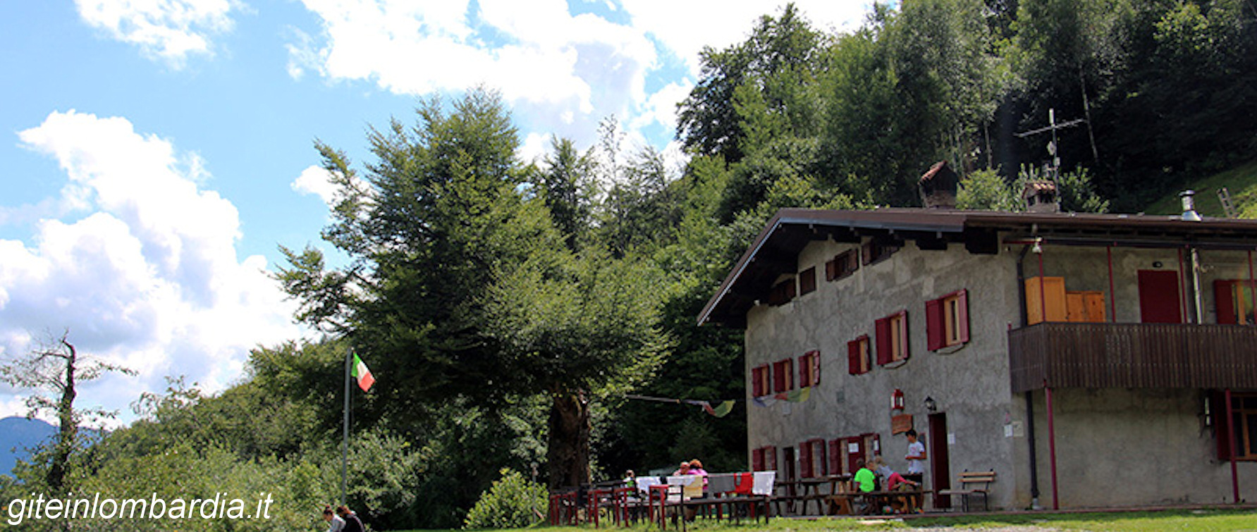 Vista sul Rifugio Riva