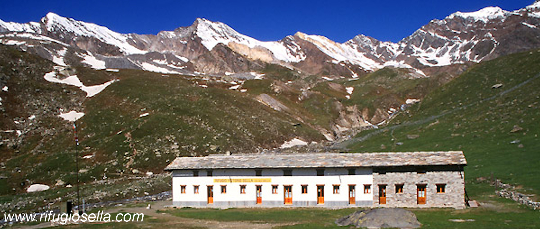 Vista sul rifugio Vittorio Sella al Lauson