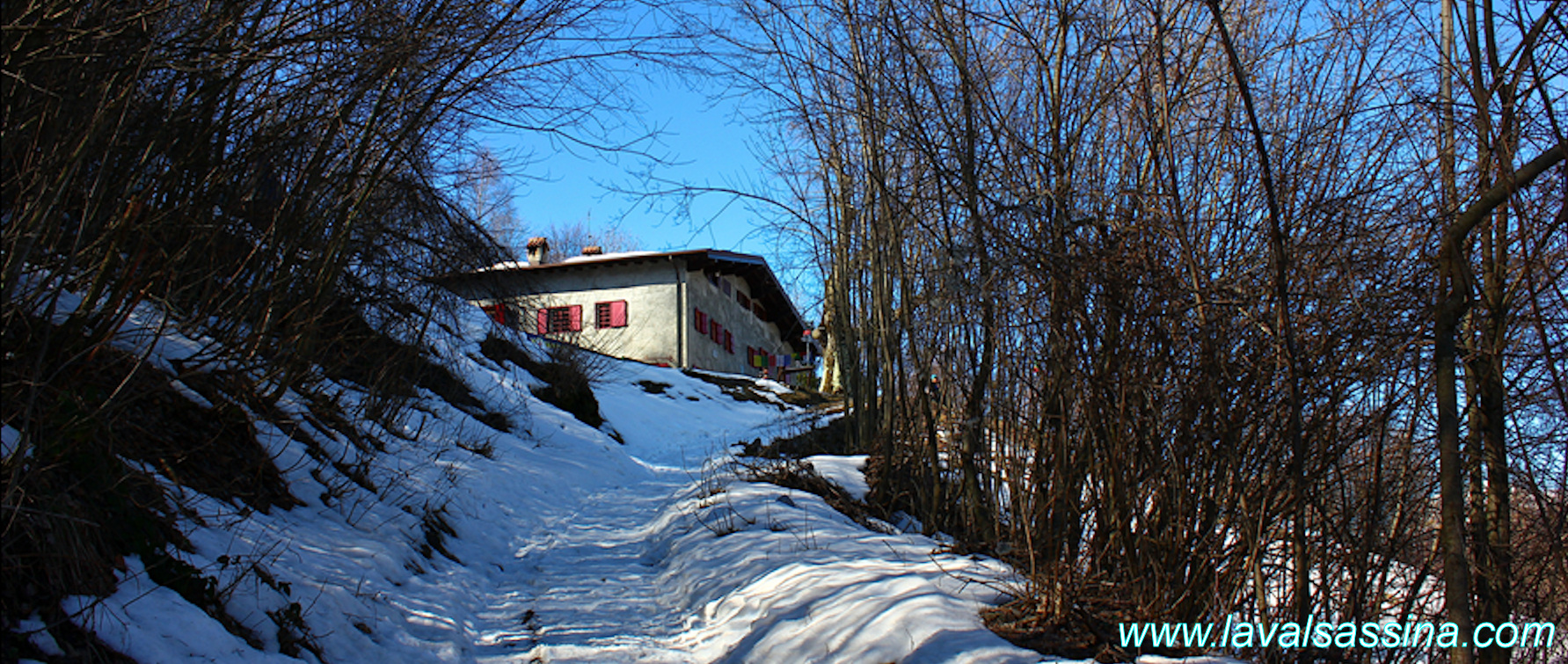 Vista sul Rifugio Riva