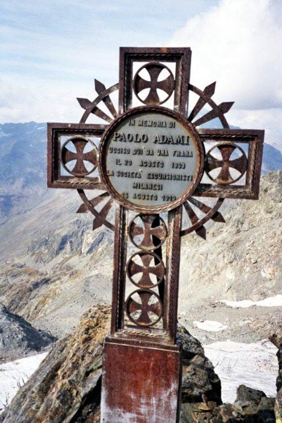 Dettaglio croce di Vetta Punta Adami